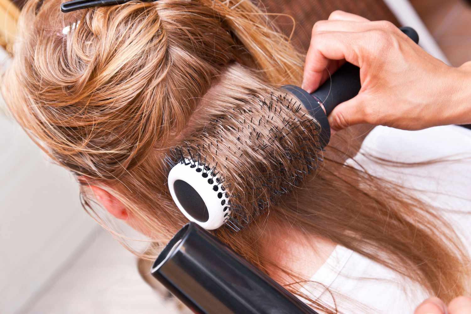 Unlocking the Secret to Salon-Worthy Hair: The Magic of the Blowout Brush